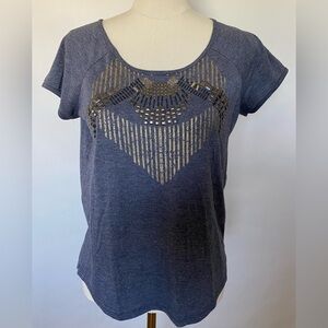 I JEANS BY BUFFALO GREY EMBELISHED GREY SHORT SLEEVE HIGH LOW HEM
TSHIRT SIZE M